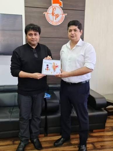 Niket Kaushik, IPS, with a visitor at an office meeting.